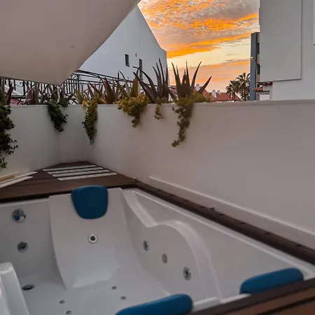 Private Jacuzzi, Modern, Design - 2 Terraces - Wow In Christianos شقة